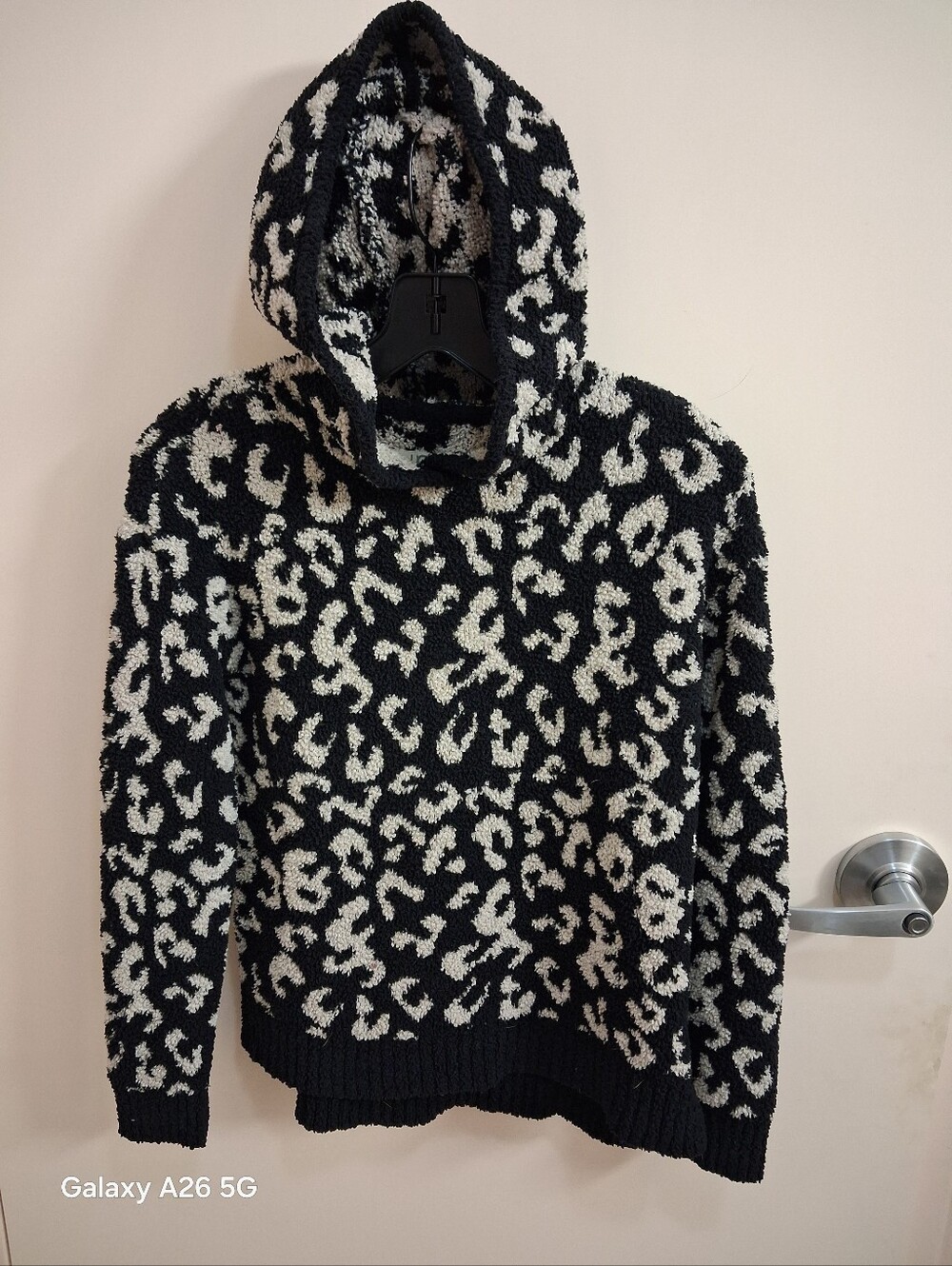 UGG Black & Cream Knit Signature Logo Pullover Sweater Size Small